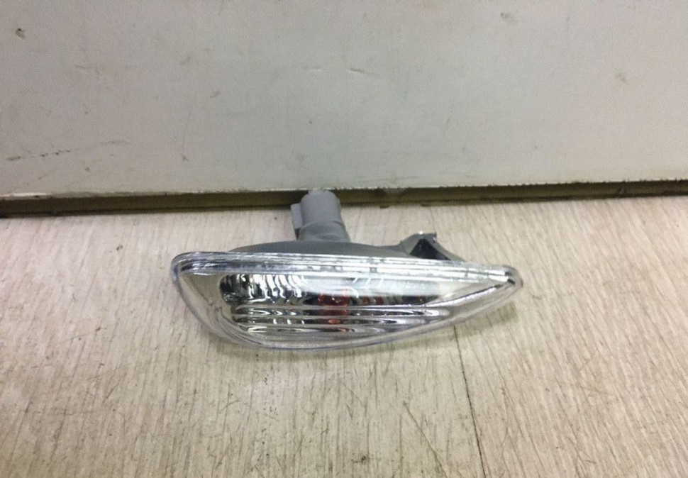 Повторитель поворота правый Hyundai solaris 1 oem 923041R000 Повторитель поворота правый Hyundai solaris 1 oem 923041R000