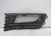 Решетка рамка ПТФ правая Volkswagen Polo рест oem 6RU853666F