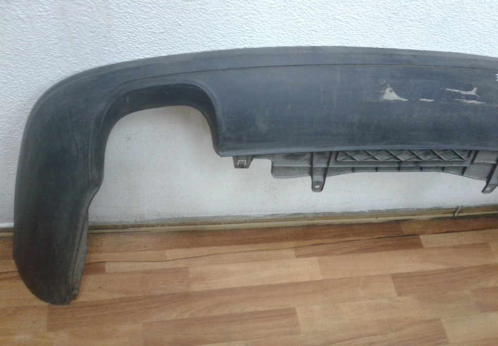 Спойлер заднего бампера Volkswagen Passat B6 oem 3c9807521A Спойлер заднего бампера Volkswagen Passat B6 oem 3c9807521A