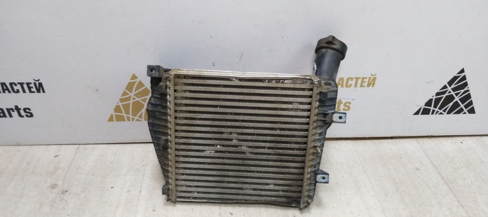 Интеркулер левый Volkswagen Touareg 1 2 (03-18) oem 7L6145803d