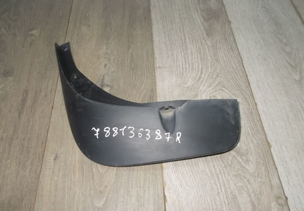 Брызговик задний левый бу Renault Duster OEM 788136387R
