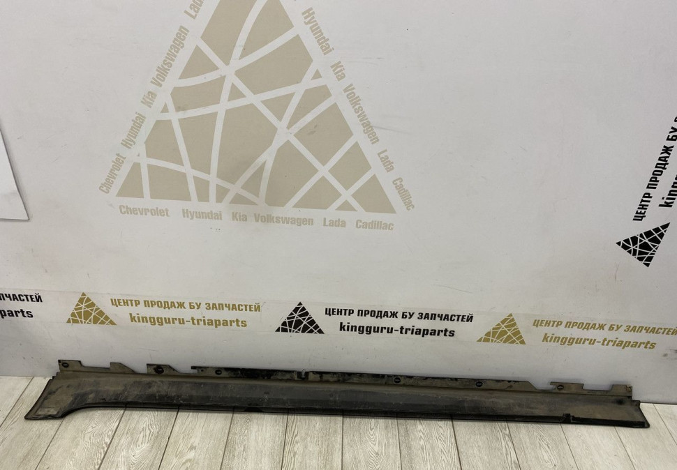 Порог правый BMW 5 G30 OEM 51777387338