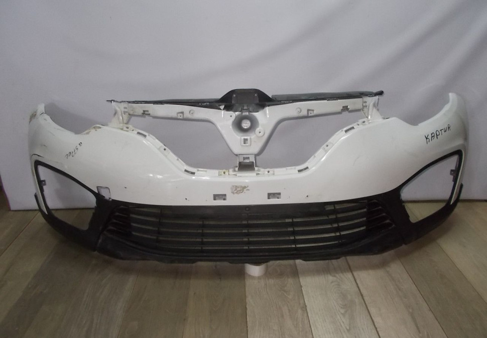 Бампер передний бу Renault Kaptur OEM 620222180R (В)