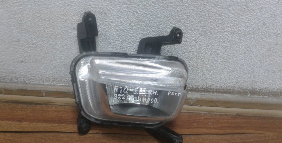 Фара птф правая Kia Rio 3 (15-17) рестайл 922084y000