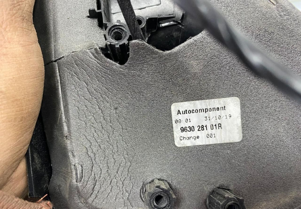 Зеркало левое 5 пин Renault Logan 2 OEM 963028101R Зеркало левое 5 пин Renault Logan 2 OEM 963028101R