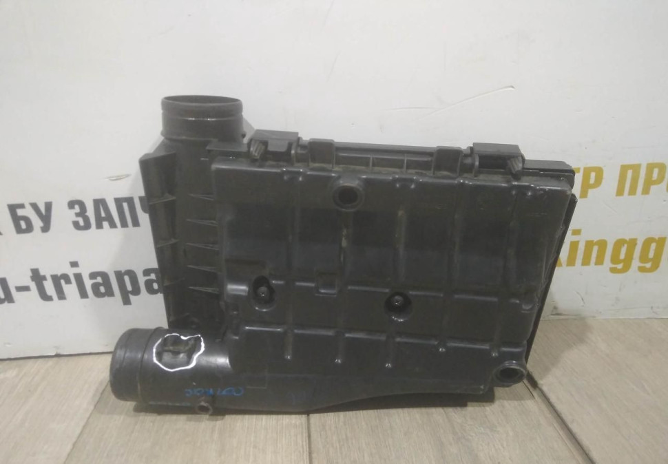 Корпус воздушного фильтра бу Skoda Rapid OEM 04E129611G Корпус воздушного фильтра бу Skoda Rapid OEM 04E129611G