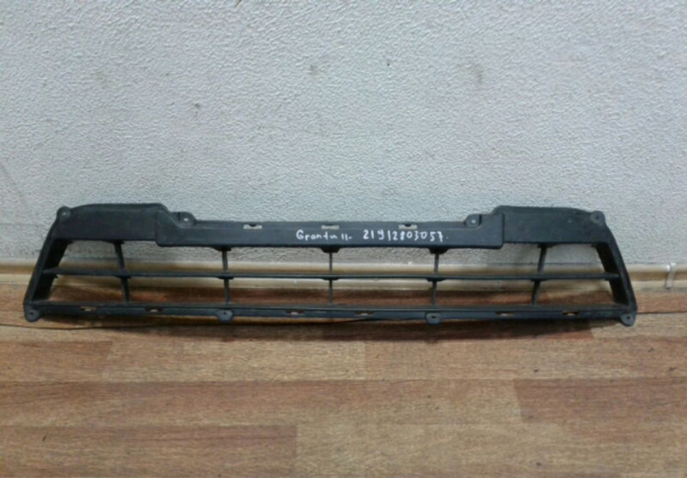 Решетка в бампер Lada Granta 11- Oem 21912803057