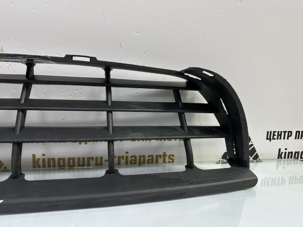 Решетка в бампер Volkswagen Crafter OEM 20E807835A Решетка в бампер Volkswagen Crafter OEM 20E807835A