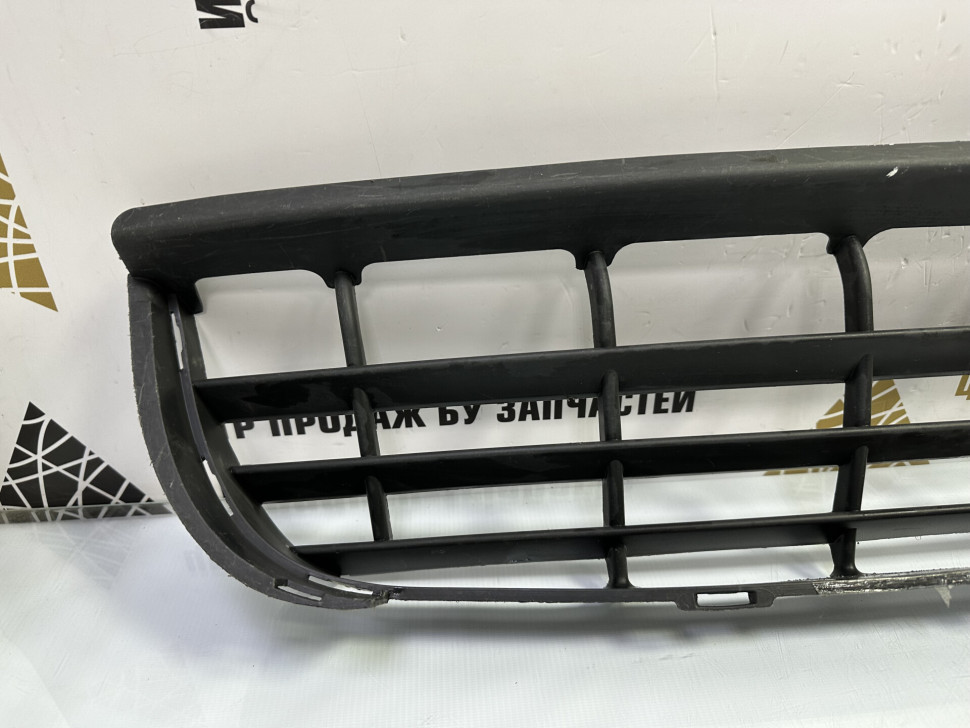 Решетка в бампер Volkswagen Crafter OEM 20E807835A Решетка в бампер Volkswagen Crafter OEM 20E807835A