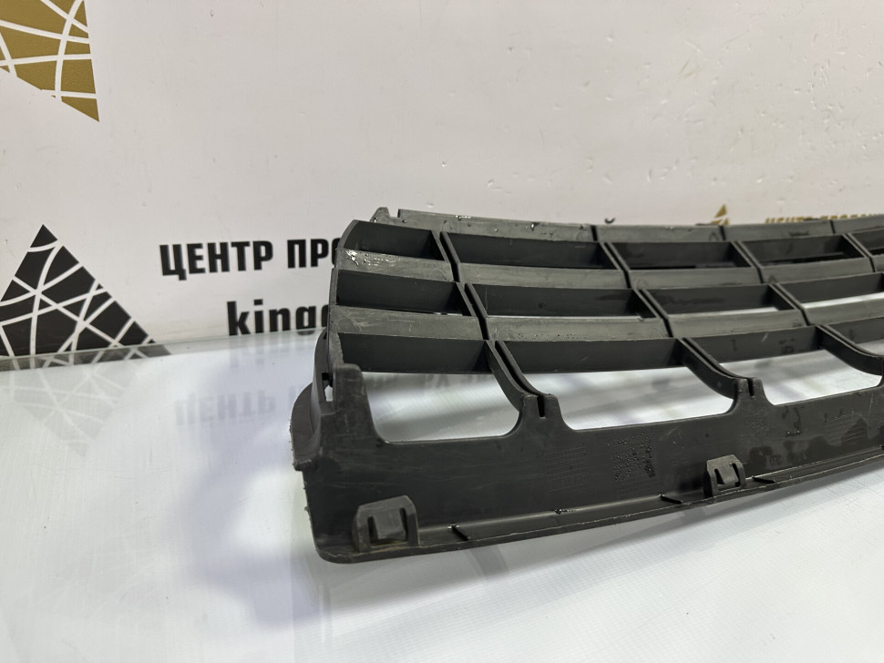 Решетка в бампер Volkswagen Crafter OEM 20E807835A Решетка в бампер Volkswagen Crafter OEM 20E807835A