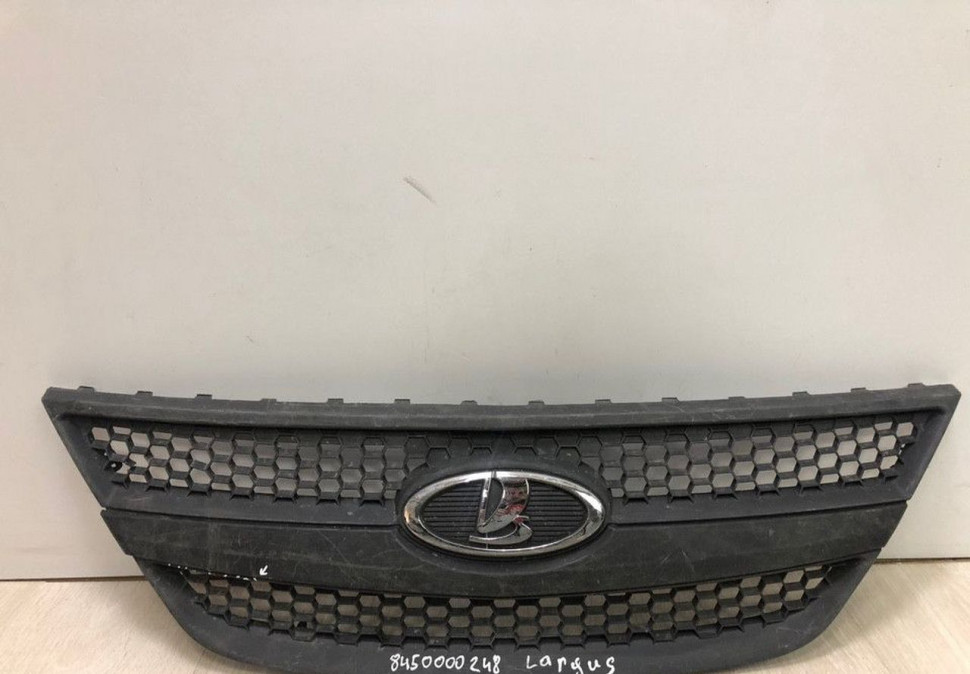 Решетка радиатора Lada Largus oem 8450000248 (мал.трещ) (скл-3)