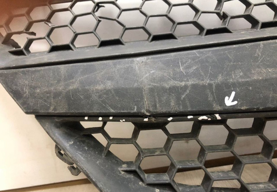 Решетка радиатора Lada Largus oem 8450000248 (мал.трещ) (скл-3) Решетка радиатора Lada Largus oem 8450000248 (мал.трещ) (скл-3)