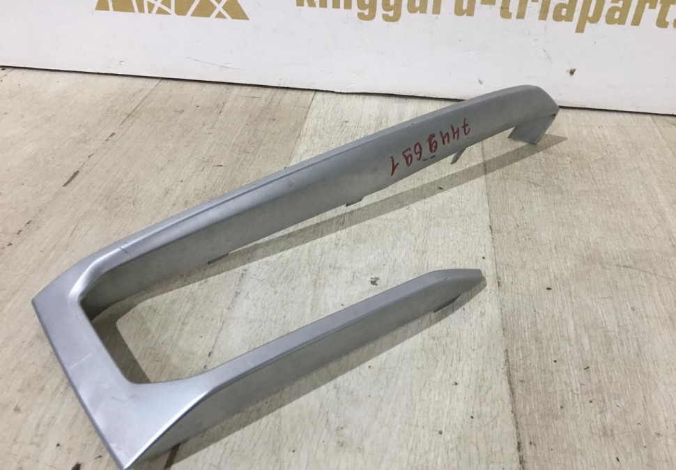 Накладка решетки переднего бампера левая BMW X5 G05 OEM 51117449691 Накладка решетки переднего бампера левая BMW X5 G05 OEM 51117449691