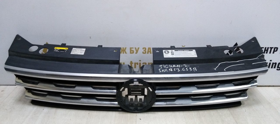 Решетка радиатора Volkswagen Tiguan 2 16-20 oem 5NA853653B (скл-3)