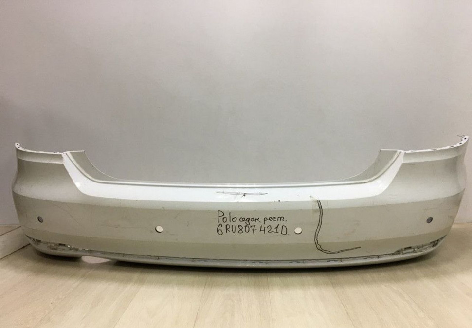 Бампер задний Volkswagen Polo sedan рест oem 6RU807421D (трещины)