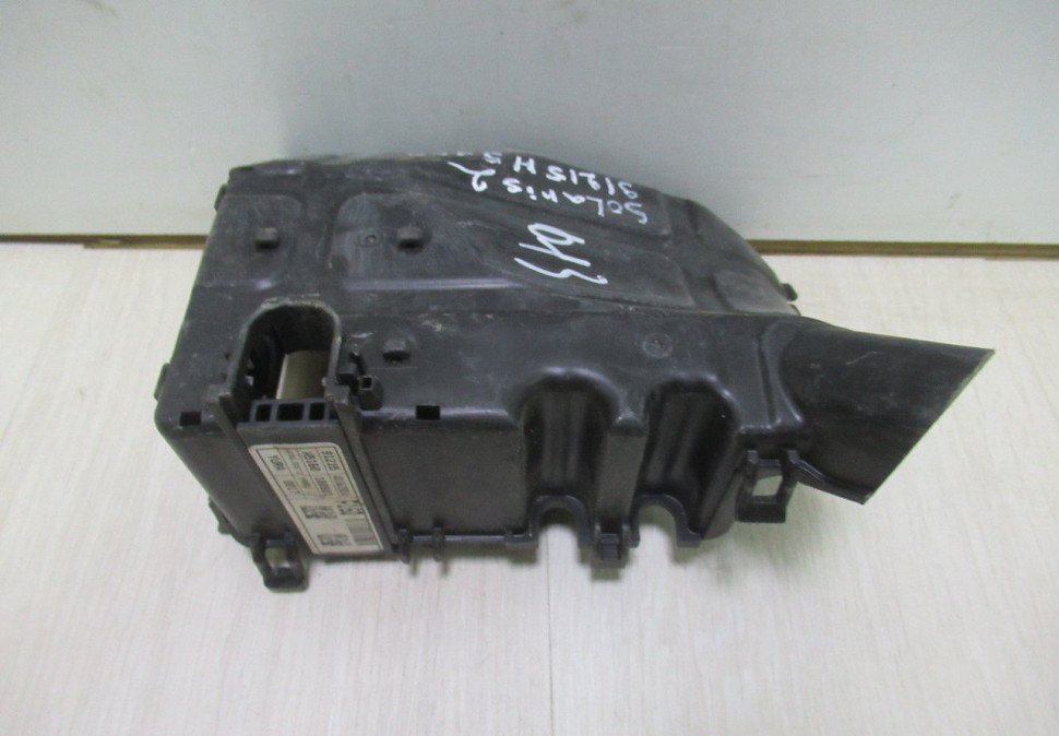 Крышка проводки моторного  подкапотного отсека АКПП Hyundai Solaris 2  oem 91215h5160