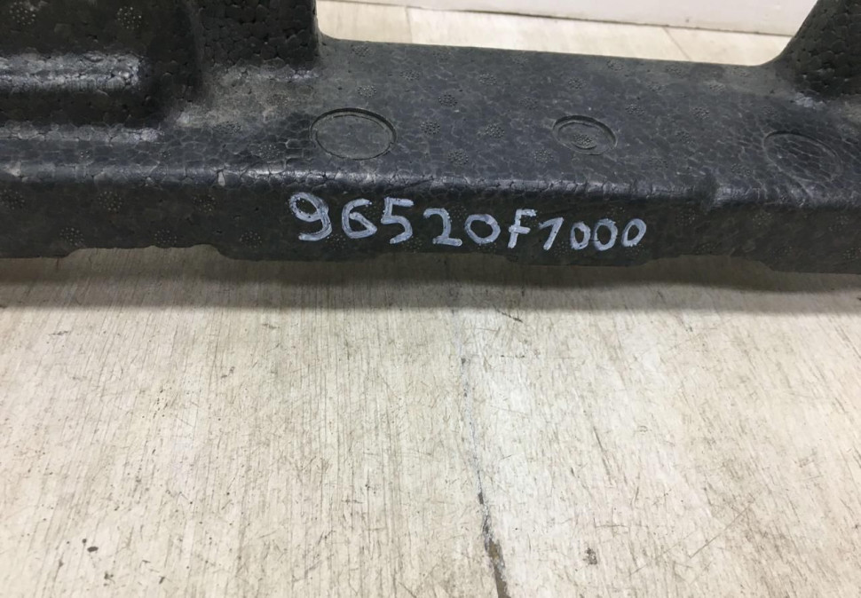 Абсорбер переднего бампера KIA Sportage 4 oem 86520F1000 Абсорбер переднего бампера KIA Sportage 4 oem 86520F1000