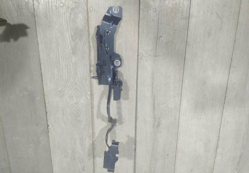 Петля капота правая бу BMW 2 F45 OEM 7300522