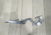 Петля капота правая бу BMW 2 F45 OEM 7300522