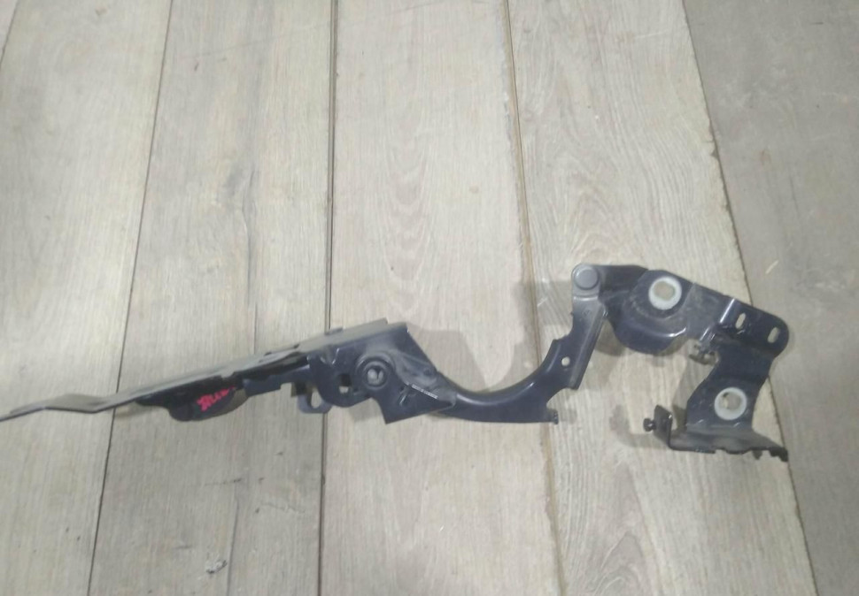 Петля капота правая бу BMW 2 F45 OEM 7300522 Петля капота правая бу BMW 2 F45 OEM 7300522