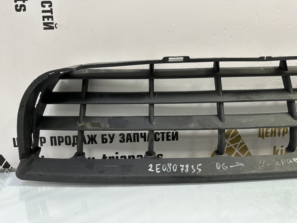 Решетка переднего бампера Volkswagen Crafter 1 2006 OEM 2E0807835 Решетка переднего бампера Volkswagen Crafter 1 2006 OEM 2E0807835
