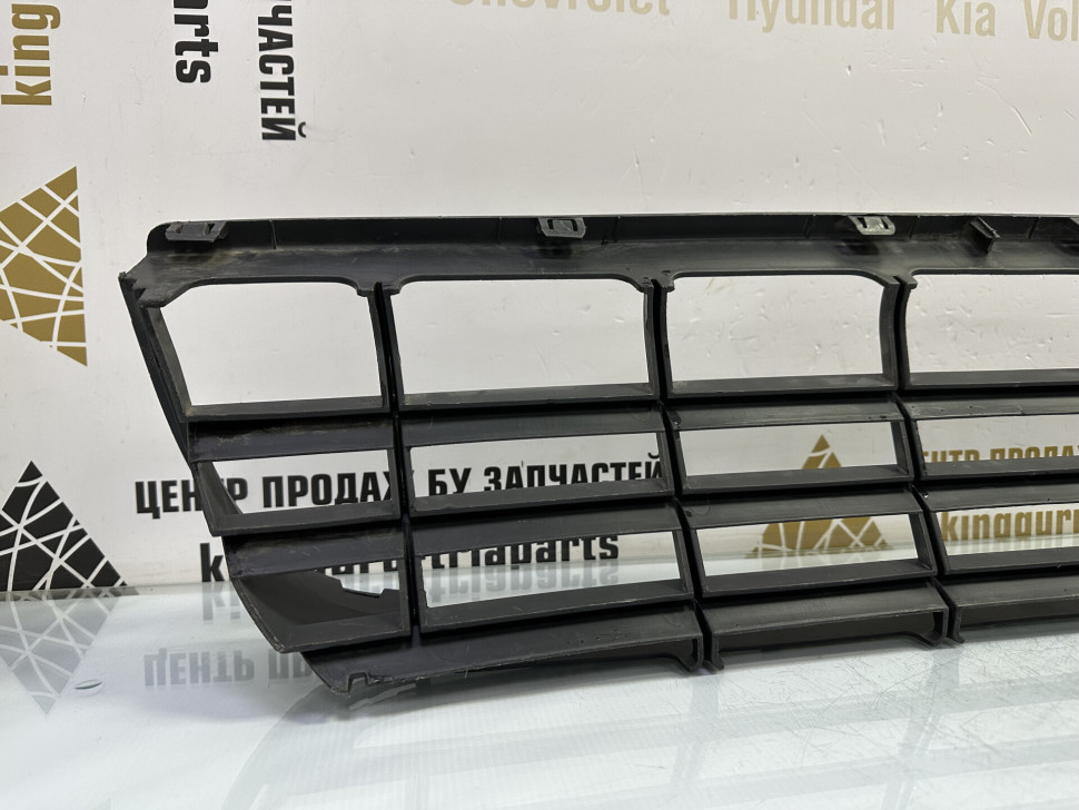 Решетка переднего бампера Volkswagen Crafter 1 2006 OEM 2E0807835 Решетка переднего бампера Volkswagen Crafter 1 2006 OEM 2E0807835