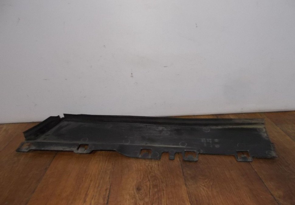 Дефлектор радиатора левый бу BMW X5 F15 Дефлектор радиатора левый бу BMW X5 F15