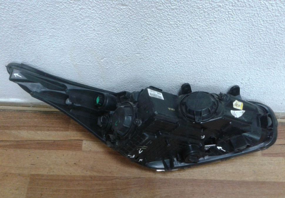 Фара левая Kia Ceed JD oem 92101A2220 (слом. 3 крепл., трещ. корп.)