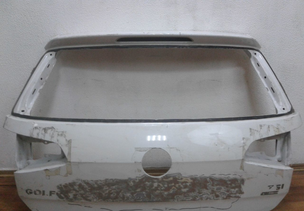 Крышка багажника Volkswagen Golf 7 (после ремонта)