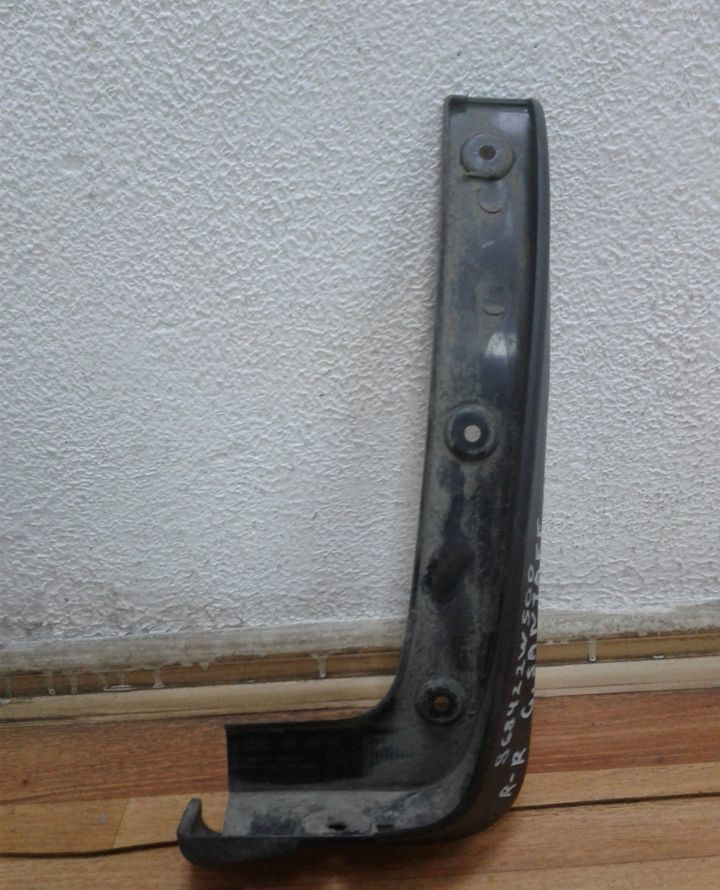 Брызговик задний правый Hyundai Santa Fe 3 oem 868422w500