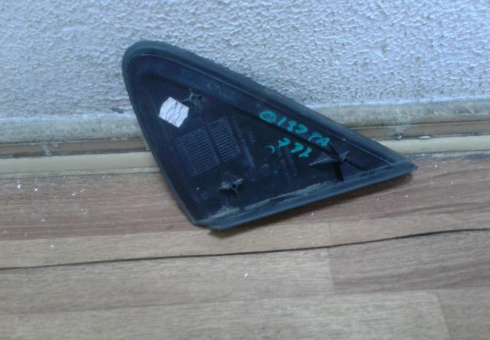 Накладка крыла передняя правая (уголок) Volkswagen Polo oem 6ru853274