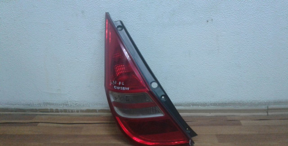 Фонарь левый Hyundai i30 (07-12) oem 924012r000 (скол)