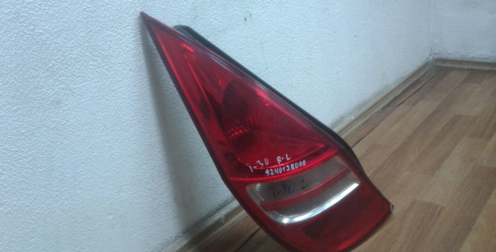 Фонарь левый Hyundai i30 (07-12) oem 924012r000 (скол)