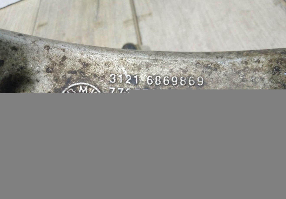 Кулак передний левый бу BMW X5 F15 OEM 31216869869