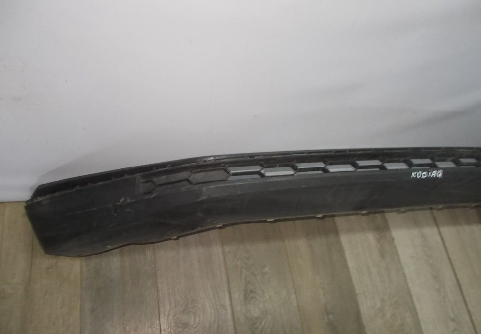 Спойлер переднего бампера бу Skoda Kodiaq OEM 565807061