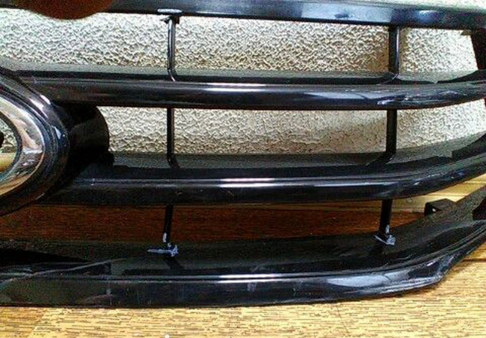 Решетка радиатора Lada vesta трещины oem 8450008666 (скл-3)