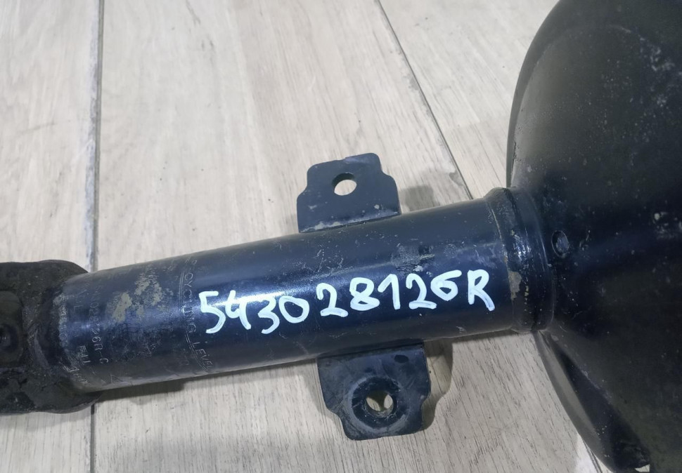 Амортизатор передний бу Renault Duster полный привод OEM 543028126R Амортизатор передний бу Renault Duster полный привод OEM 543028126R