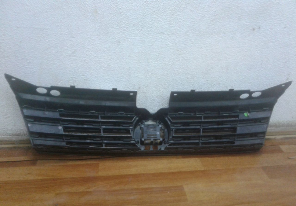 Решетка радиатора Volkswagen Tiguan 2 (17>) oem 5NA853653B