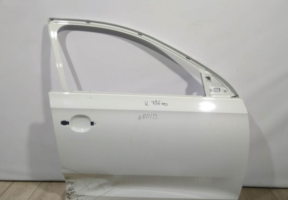 Дверь передняя правая бу Skoda Rapid OEM 6RF831056D, 5JA831052B