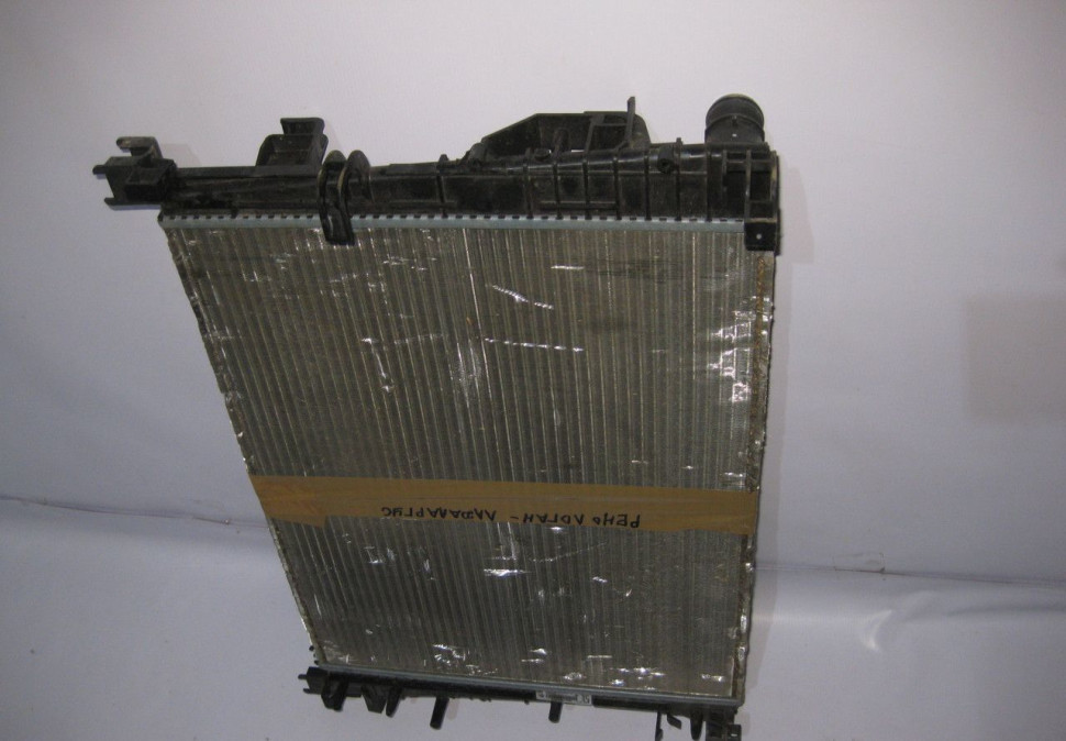 Радиатор охлаждения бу Lada Largus /Renault Logan 2 (15>) (12-18)  OEM 214106179R (скл-3)