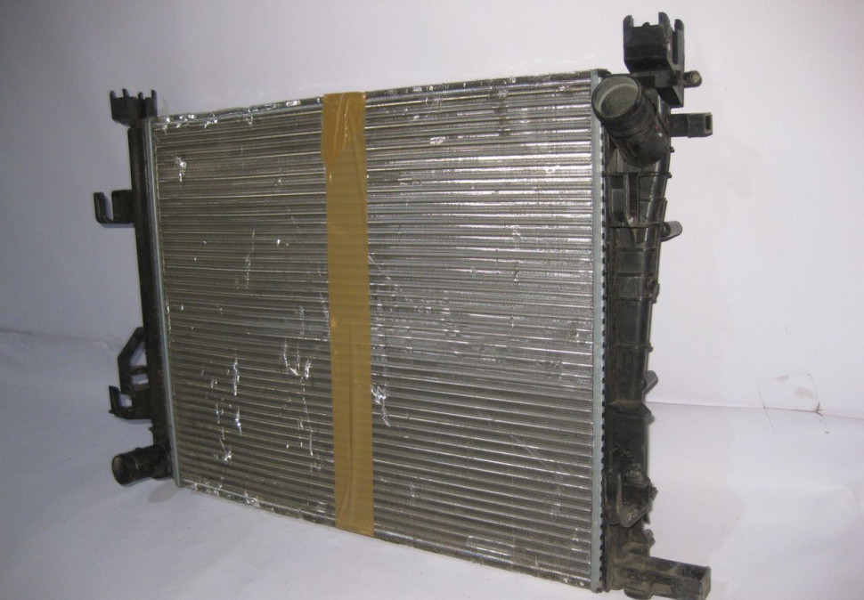 Радиатор охлаждения бу Lada Largus /Renault Logan 2 (15>) (12-18)  OEM 214106179R (скл-3)