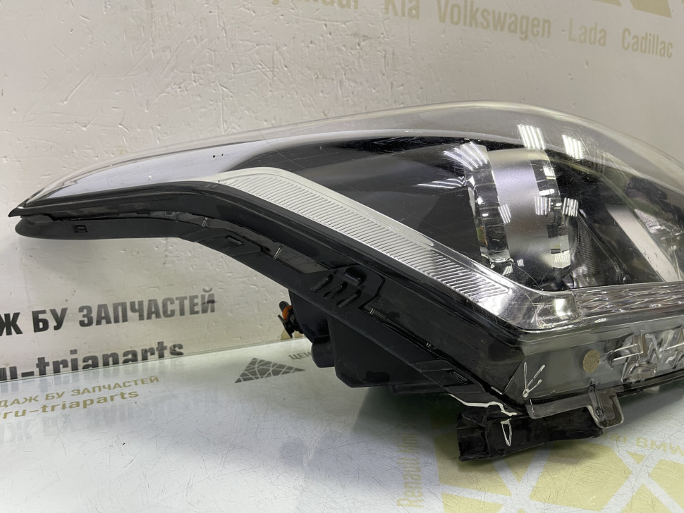 Фара правая Hyundai Creta (16>) oem 92102m0100 (слом.все креп.) Фара правая Hyundai Creta (16>) oem 92102m0100 (слом.все креп.)