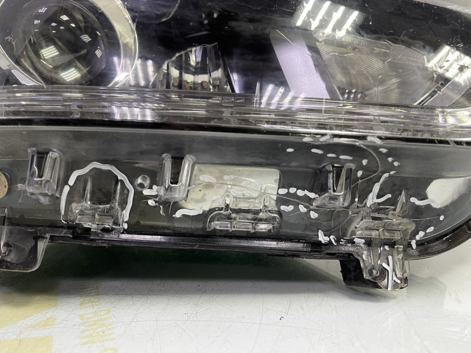 Фара правая Hyundai Creta (16>) oem 92102m0100 (слом.все креп.) Фара правая Hyundai Creta (16>) oem 92102m0100 (слом.все креп.)