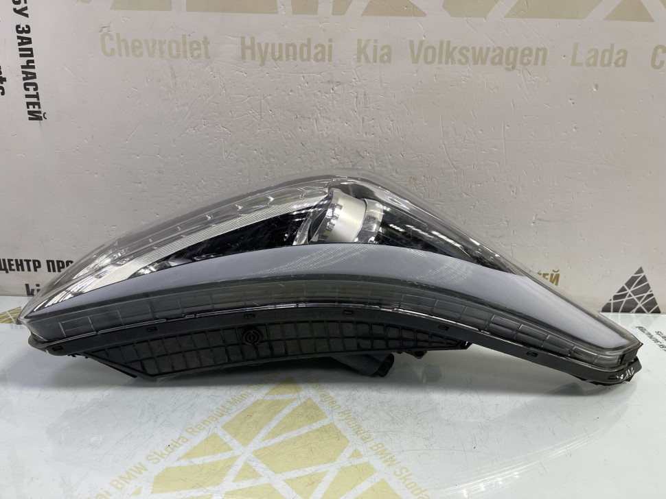 Фара правая Hyundai Creta (16>) oem 92102m0100 (слом.все креп.) Фара правая Hyundai Creta (16>) oem 92102m0100 (слом.все креп.)