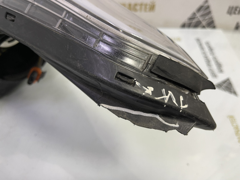 Фара правая Hyundai Creta (16>) oem 92102m0100 (слом.все креп.) Фара правая Hyundai Creta (16>) oem 92102m0100 (слом.все креп.)