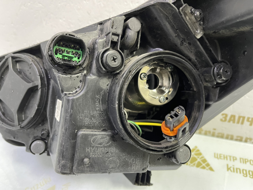 Фара правая Hyundai Creta (16>) oem 92102m0100 (слом.все креп.) Фара правая Hyundai Creta (16>) oem 92102m0100 (слом.все креп.)