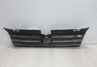 Решетка радиатора Volkswagen Tiguan 2 (16>) oem 5NA853653B (маленькая трещина) (скл-3)