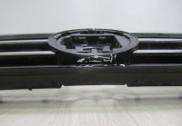 Решетка радиатора Volkswagen Tiguan 2 (16>) oem 5NA853653B (маленькая трещина) (скл-3)