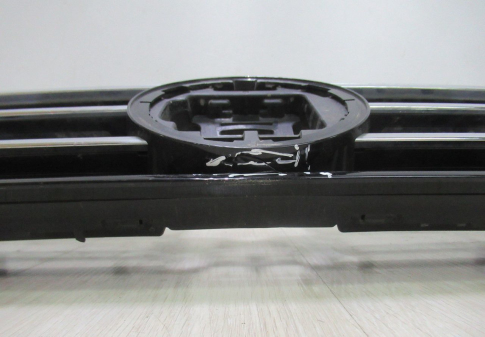 Решетка радиатора Volkswagen Tiguan 2 (16>) oem 5NA853653B (маленькая трещина) (скл-3) Решетка радиатора Volkswagen Tiguan 2 (16>) oem 5NA853653B (маленькая трещина) (скл-3)