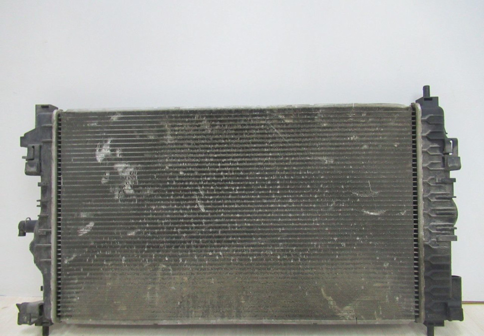 Радиатор охлаждения Chevrolet Cruze 1 oem 05401032 Радиатор охлаждения Chevrolet Cruze 1 oem 05401032